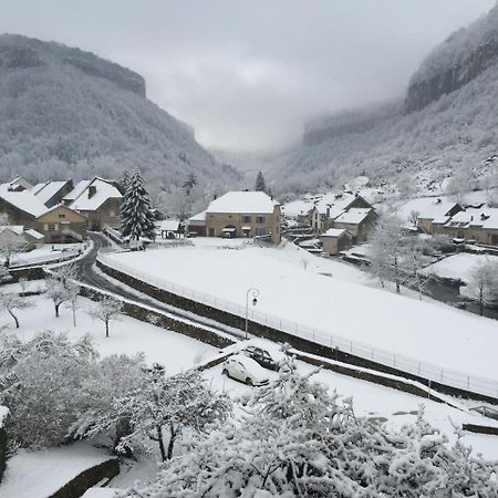 Gothique Cafe Hotel Baume-les-Messieurs Exterior foto