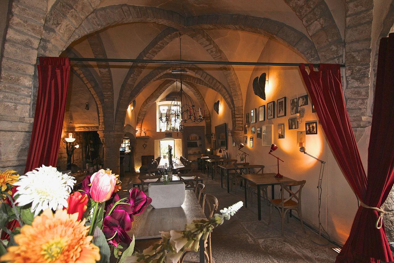 Gothique Cafe Hotel Baume-les-Messieurs Exterior foto