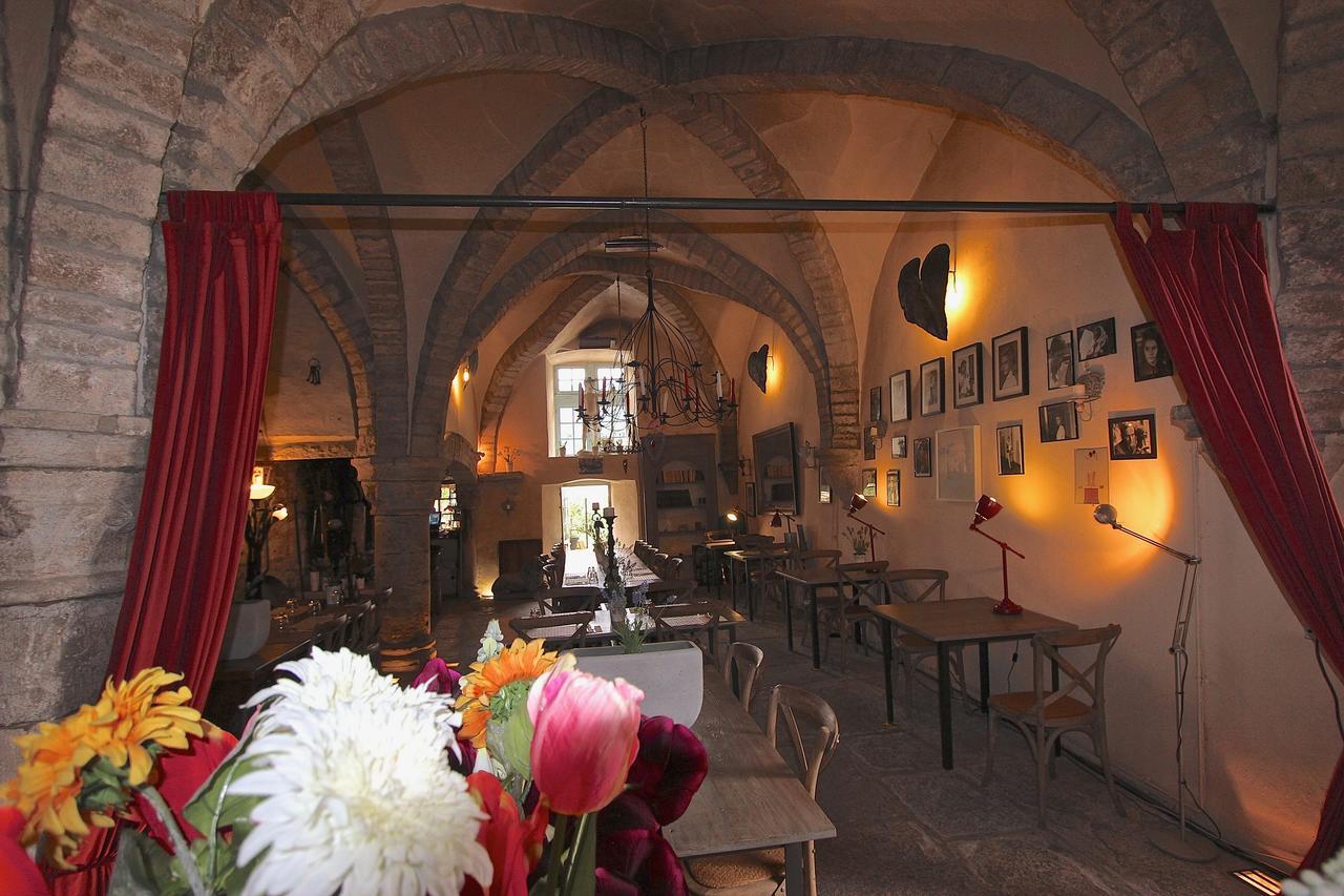 Gothique Cafe Hotel Baume-les-Messieurs Exterior foto