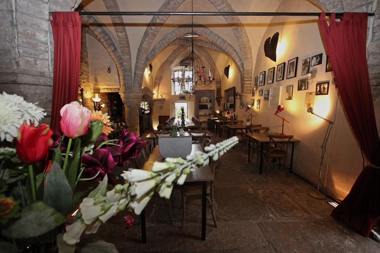 Gothique Cafe Hotel Baume-les-Messieurs Exterior foto