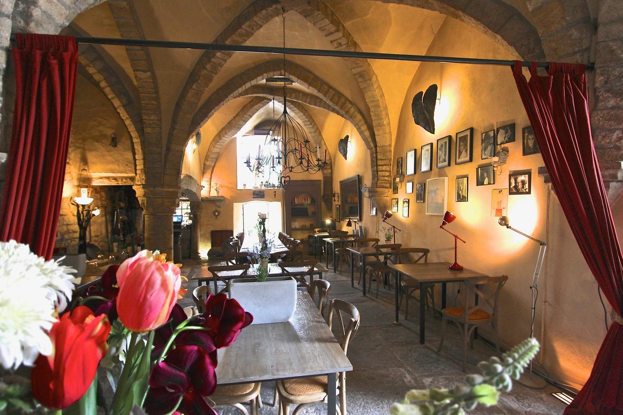 Gothique Cafe Hotel Baume-les-Messieurs Exterior foto