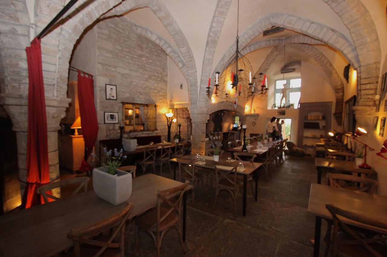 Gothique Cafe Hotel Baume-les-Messieurs Exterior foto