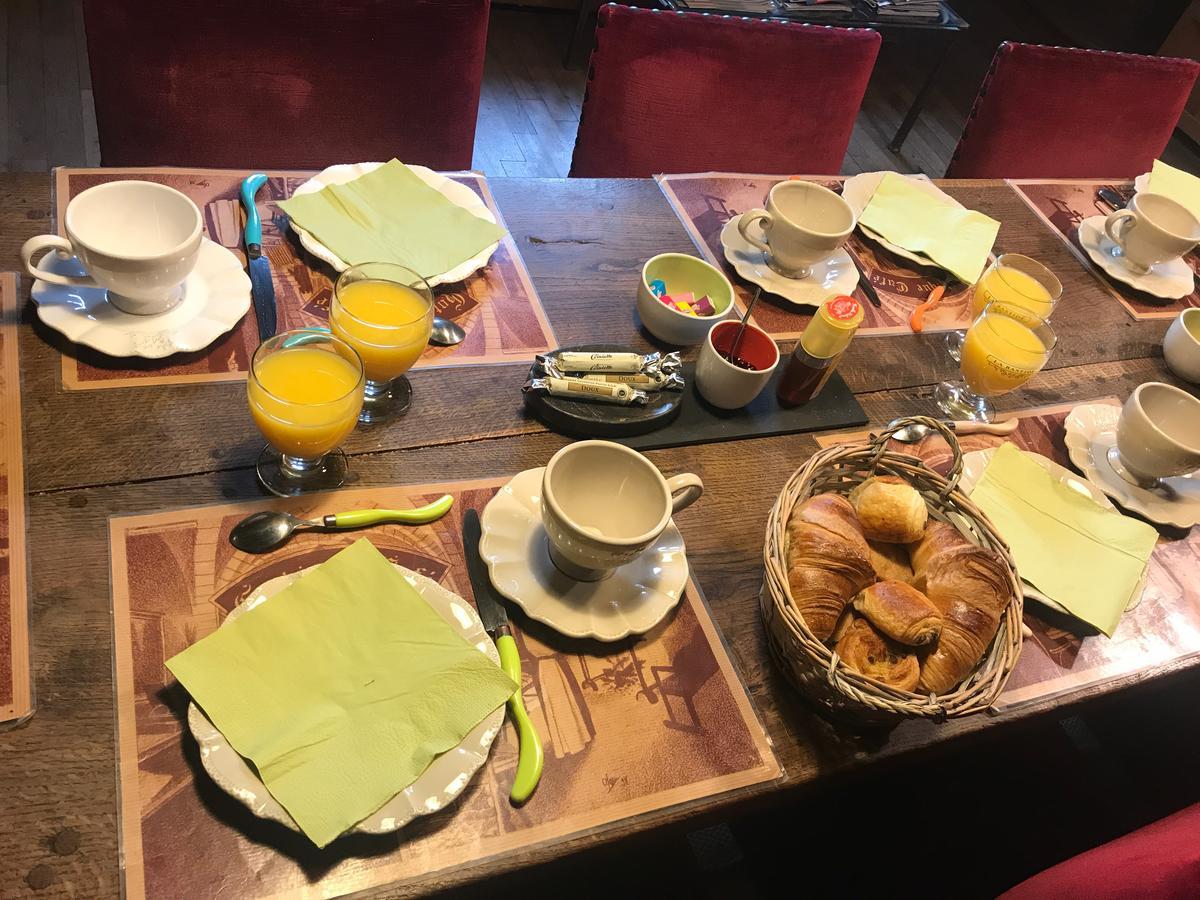 Gothique Cafe Hotel Baume-les-Messieurs Exterior foto