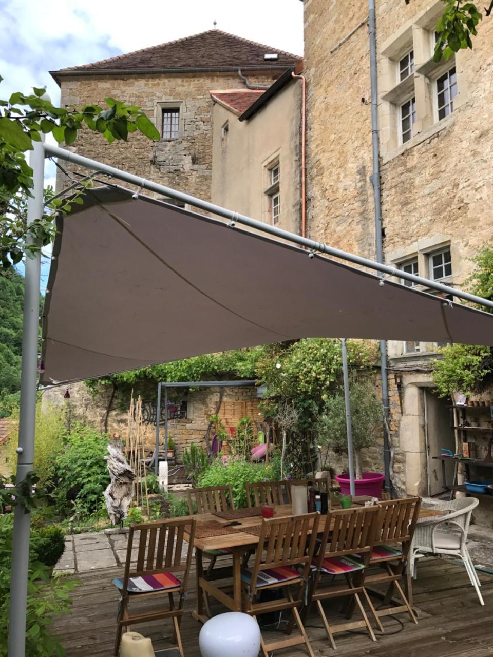 Gothique Cafe Hotel Baume-les-Messieurs Exterior foto