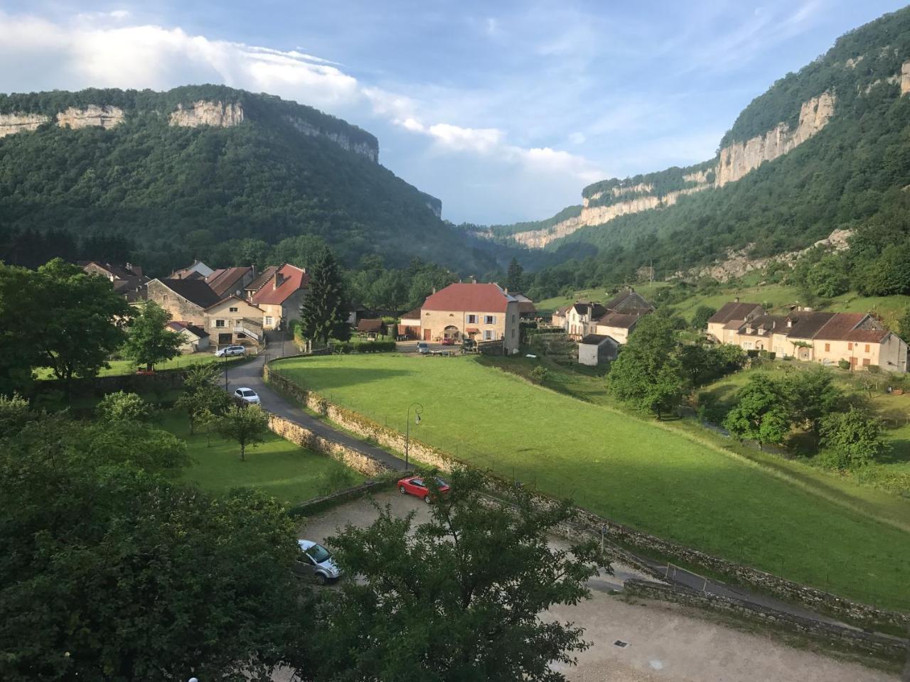 Gothique Cafe Hotel Baume-les-Messieurs Exterior foto